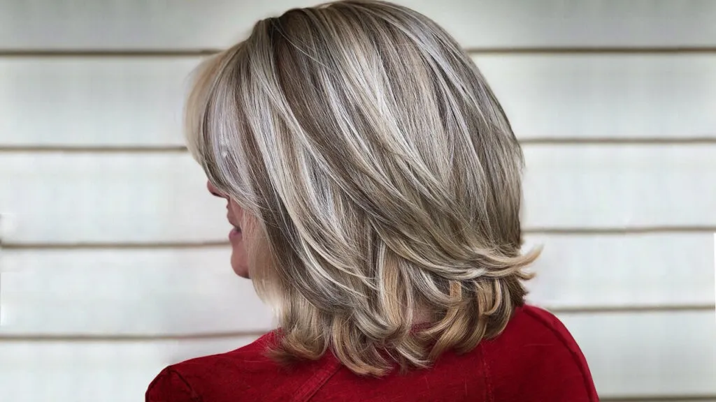 Woman in red dress showing the back view of her Bob with flicked ends hairstyle Woman in red dress showing the back view of her Bob with flicked ends hairstyle - best hairstyles for young ladies