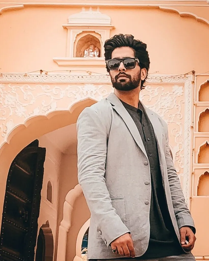 Top 10 Male Models in India 2022 1 Ankur Bhatia in grey suit with black inner posing for camera - models in India 2022