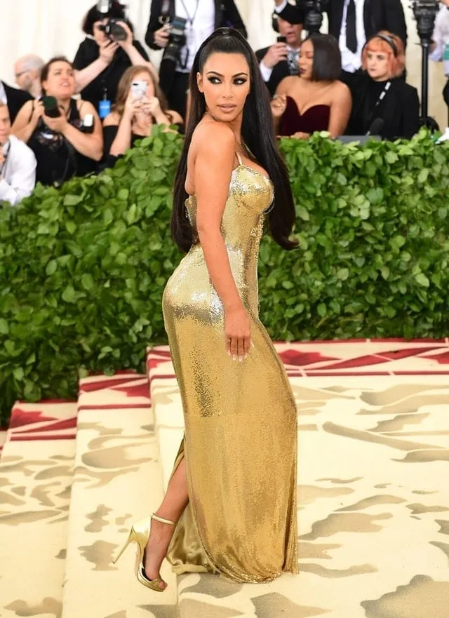 Very Long Locks - Ladies Hairstyle 2019 Very Long Locks - Ladies Hairstyle 2019