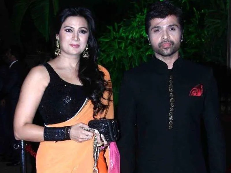 Himesh Reshammiya and his Komal posing for camera Himesh Reshammiya and his Komal posing for camera - list of indian celebrity divorced