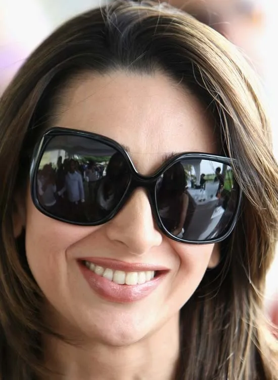 Smiling Karishma Kapoor in multi layers hairstyle and goggles Smiling Karishma Kapoor in multi layers hairstyle and goggles - bollywood actresses hairstyles 2022