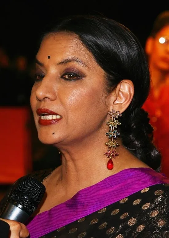 Shabana Azmi in purple and black saree and low bun hairstyle Shabana Azmi in purple and black saree and low bun hairstyle - bollywood actresses hairstyles 2022