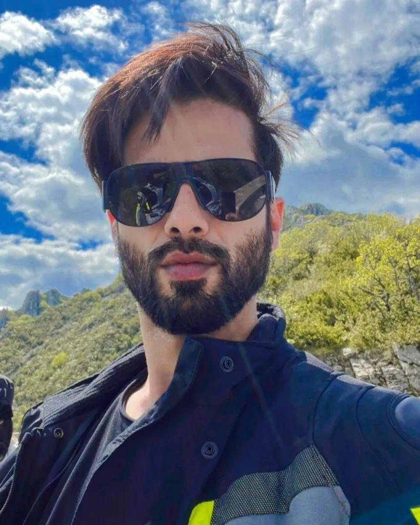 148+ Shahid Kapoor Hairstyles That Attracts Every Woman Towards Him 4 Shahid Kapoor hairstyle - short bangs
