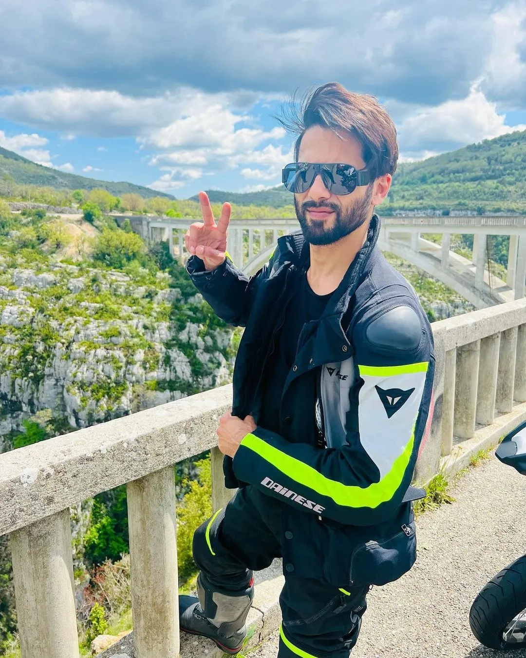 148+ Shahid Kapoor Hairstyles That Attracts Every Woman Towards Him 138 148+ Shahid Kapoor Hairstyles That Attracts Every Woman Towards Him 134