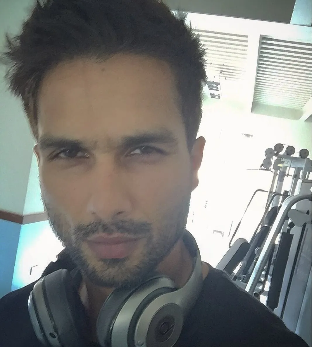 148+ Shahid Kapoor Hairstyles That Attracts Every Woman Towards Him 28 148+ Shahid Kapoor Hairstyles That Attracts Every Woman Towards Him 24