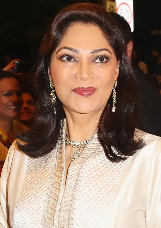 Simi Garewal in off white dress and short curly edges hairstyle Simi Garewal in off white dress and short curly edges hairstyle - bollywood actress latest hairstyles