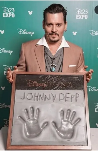 Johnny Depp in in brown suit showing his hand painting Johnny Depp in in brown suit showing his hand painting - Johnny Depp hairstyle