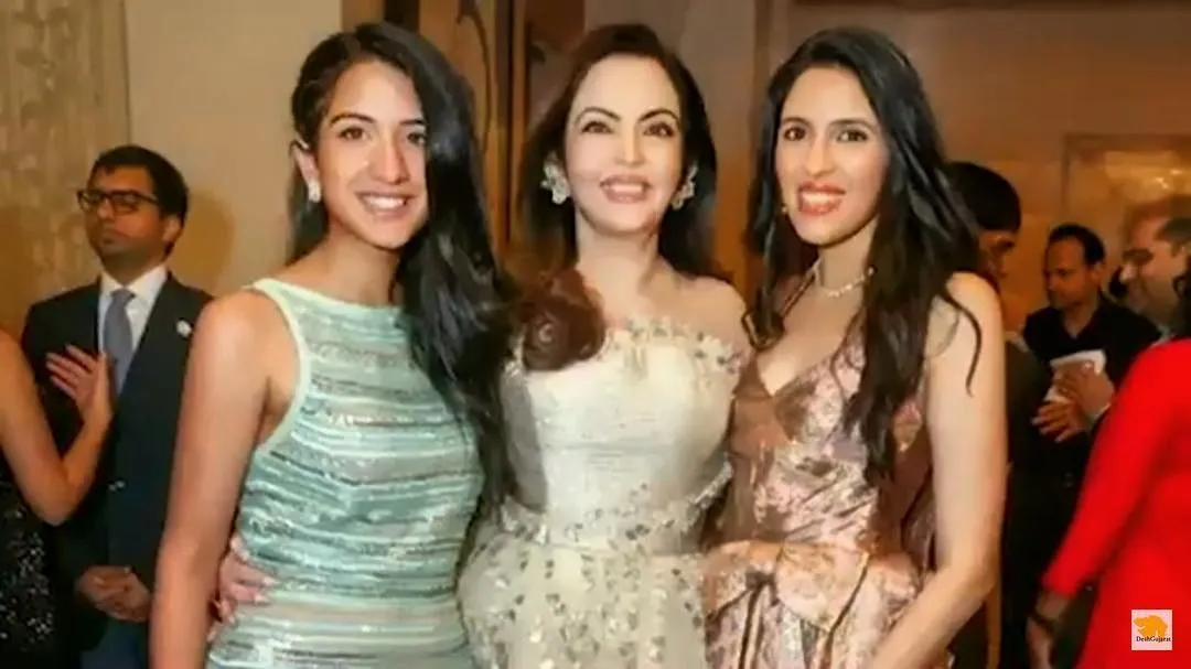 radhika merchant anant ambani girlfriend with his mother radhika merchant anant ambani girlfriend with his mother