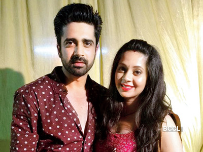 avinash sachdev and shalmalee desai in matching pink outfit - list of indian celebrity divorced
