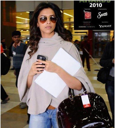 Deepika No Make Up Look at Mumbai Airport