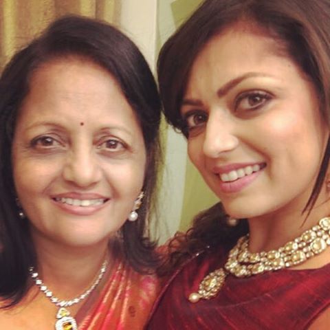Drashti Dhami NO MakeUp