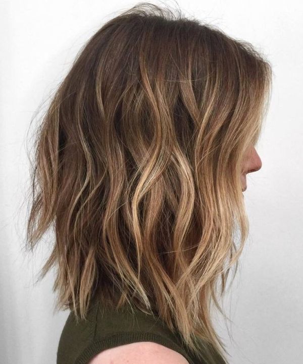 A woman in cut sleeves top showing the side view of her Light Bob hairstyles -haircuts for girls with medium hair