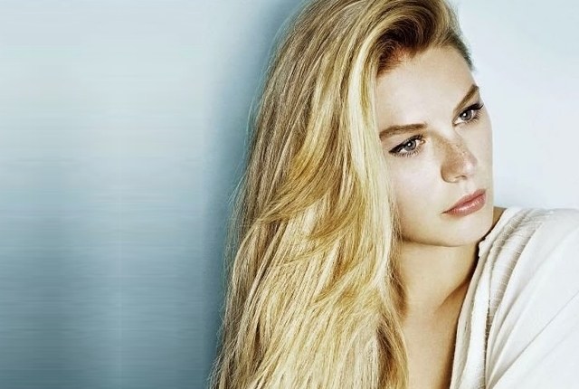 women in white top and Spiked Twirl Straight Hairstyle women in white top and Spiked Twirl Straight Hairstyle - haircut for straight hair oval face