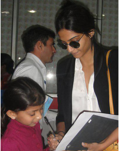 Sonam Kapoor Without Makeup Photos (Still Hot?) 3 Image Not Found