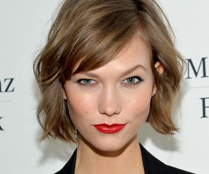 Short Wavy with side bang Hairstyle for Women