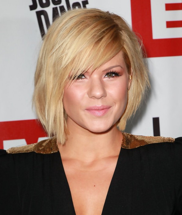 Side Swept Straight Short Hairstyle for Women