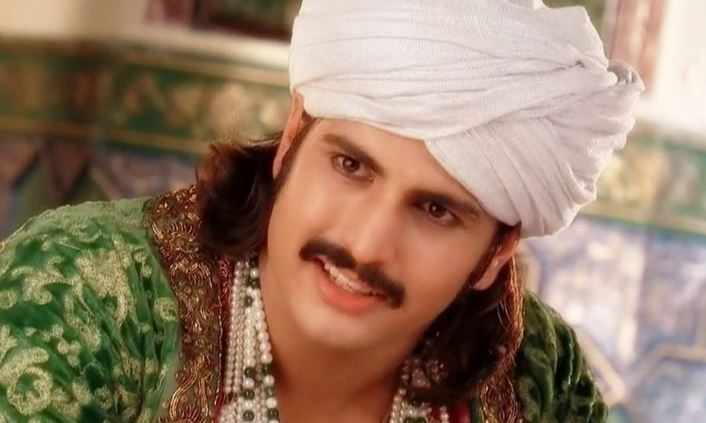 Geleneksel görünümde Rajat Tokas - En Yakışıklı Hintli TV Aktörleri