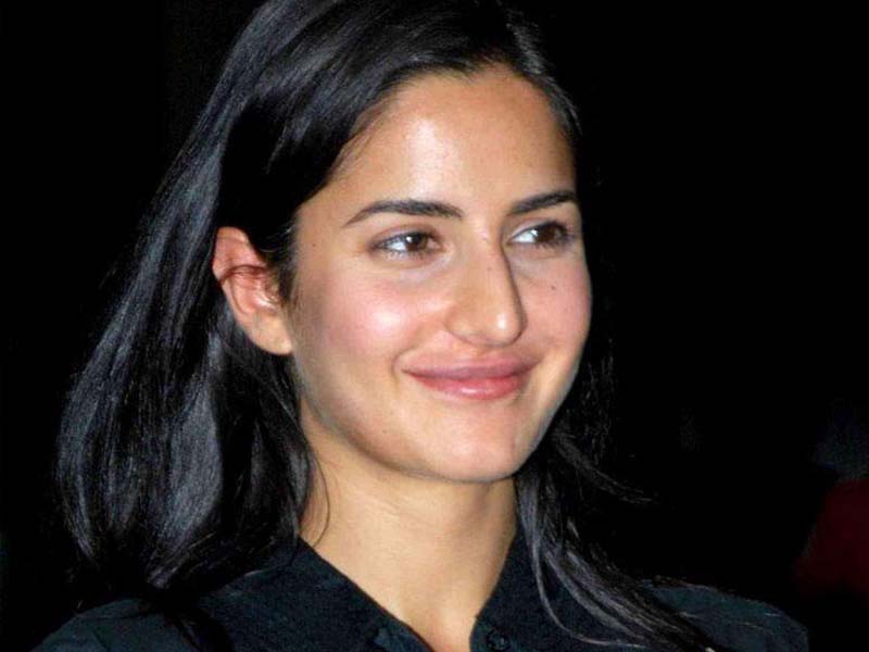 Popular Bollywood Celebrities Without Makeup 5