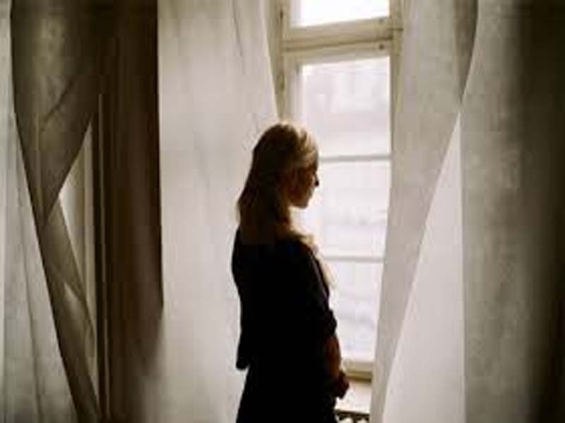 7 Signs If She Misses You after Breakup 3