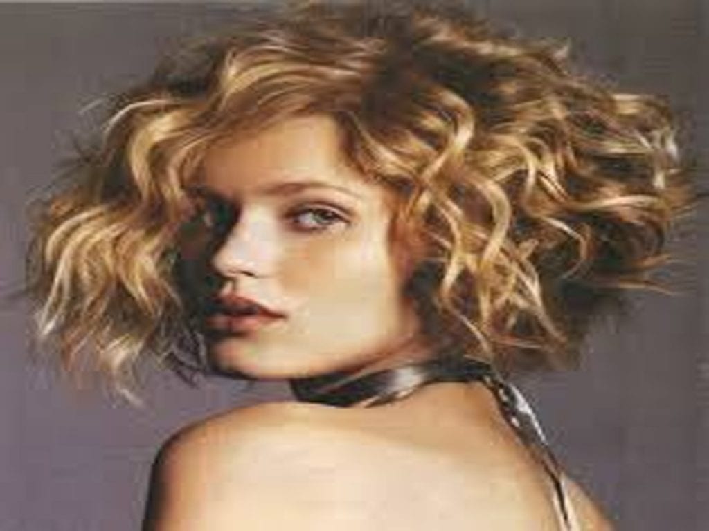 List of Trendy Curly Bob Hairstyles in 2020 11