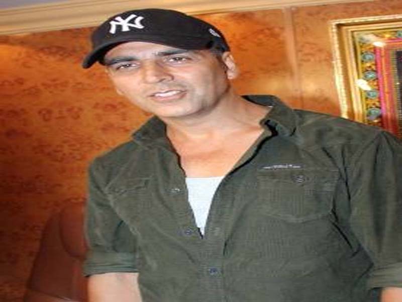 Akshay Kumar Photos without Makeup 11