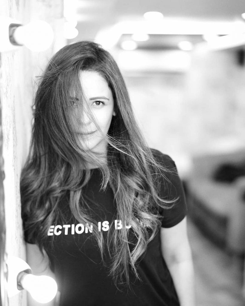 Mona Singh Single