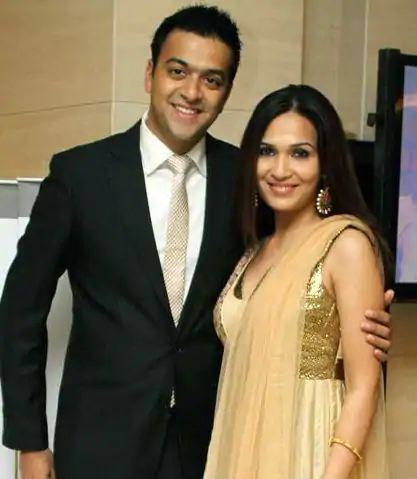 Soundarya Rajnikant and Ashwin posing for a happy picture - south Indian celebrities who got divorced