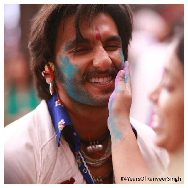Smiling Ranveer Singh playing with colors - Ranveer Singh Latest Hairstyle