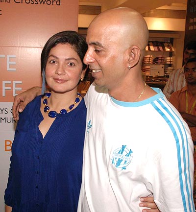 Pooja Bhatt in blue dress and her ex husband in white t-shirt talking to each other - bollywood actress divorced