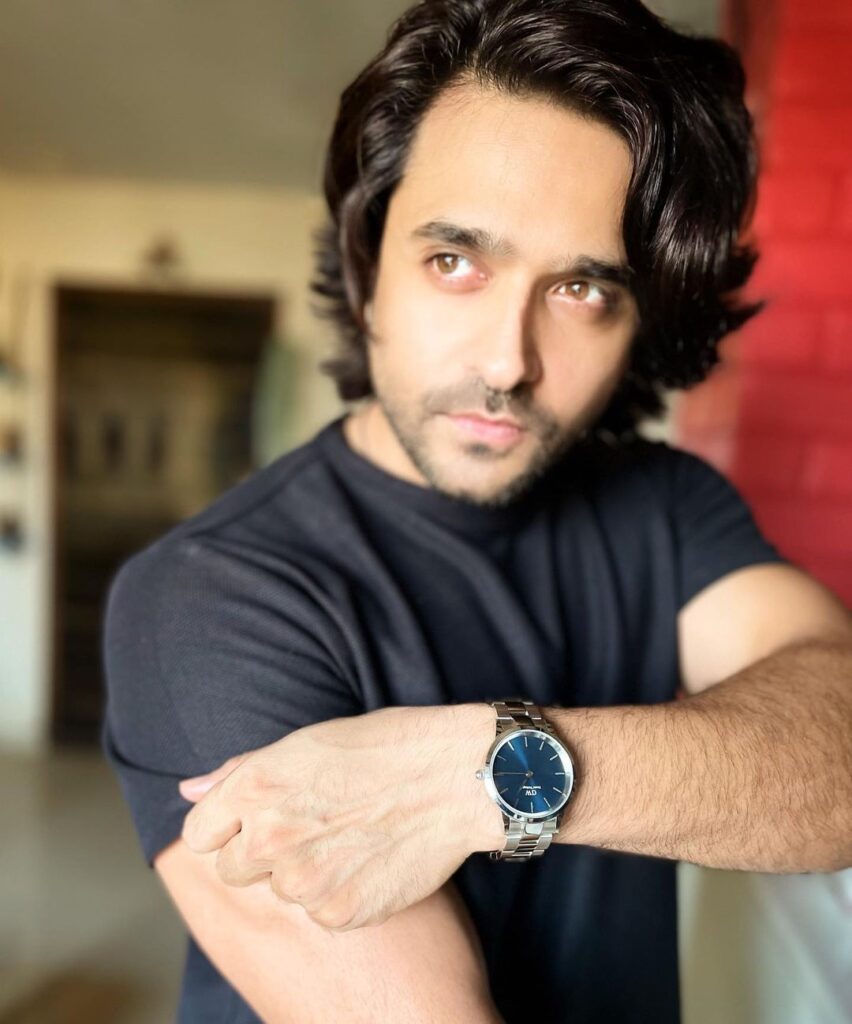 Ashish Sharma in black t-shirt posing for camera - top 10 Indian tv actors all the time