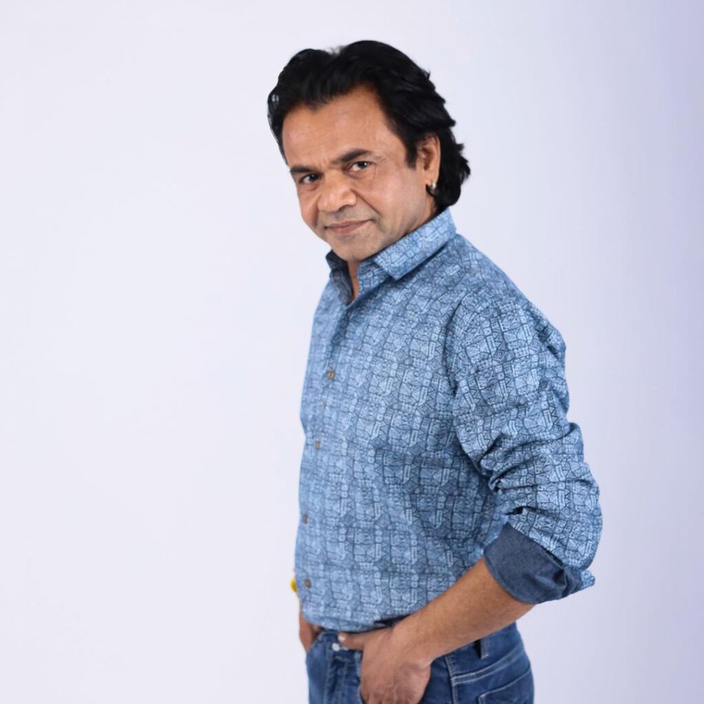 Rajpal Yadav in blue printed shirt posing for camera - Bollywood short actors