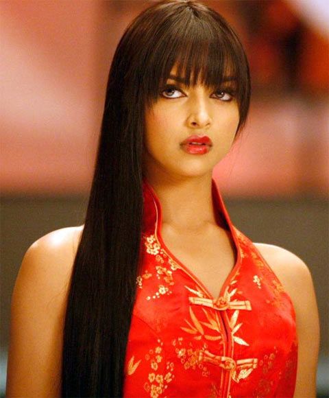 Deepika Padukone in red cut sleeves top and showing her long hair with bangs - Deepika Padukone hairstyles in Chandni Chowk to China movie