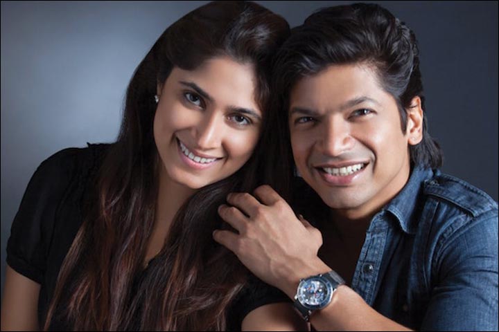 Smiling Shaan and his wife Radhika posing for camera - bollywood singers wife