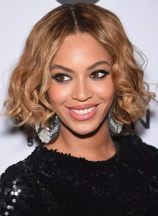 Smiling Beyonce in black sequence dress with matching earrings posing for camera and showing her Long Wavy Tresses - hollywood actresses hairstyles