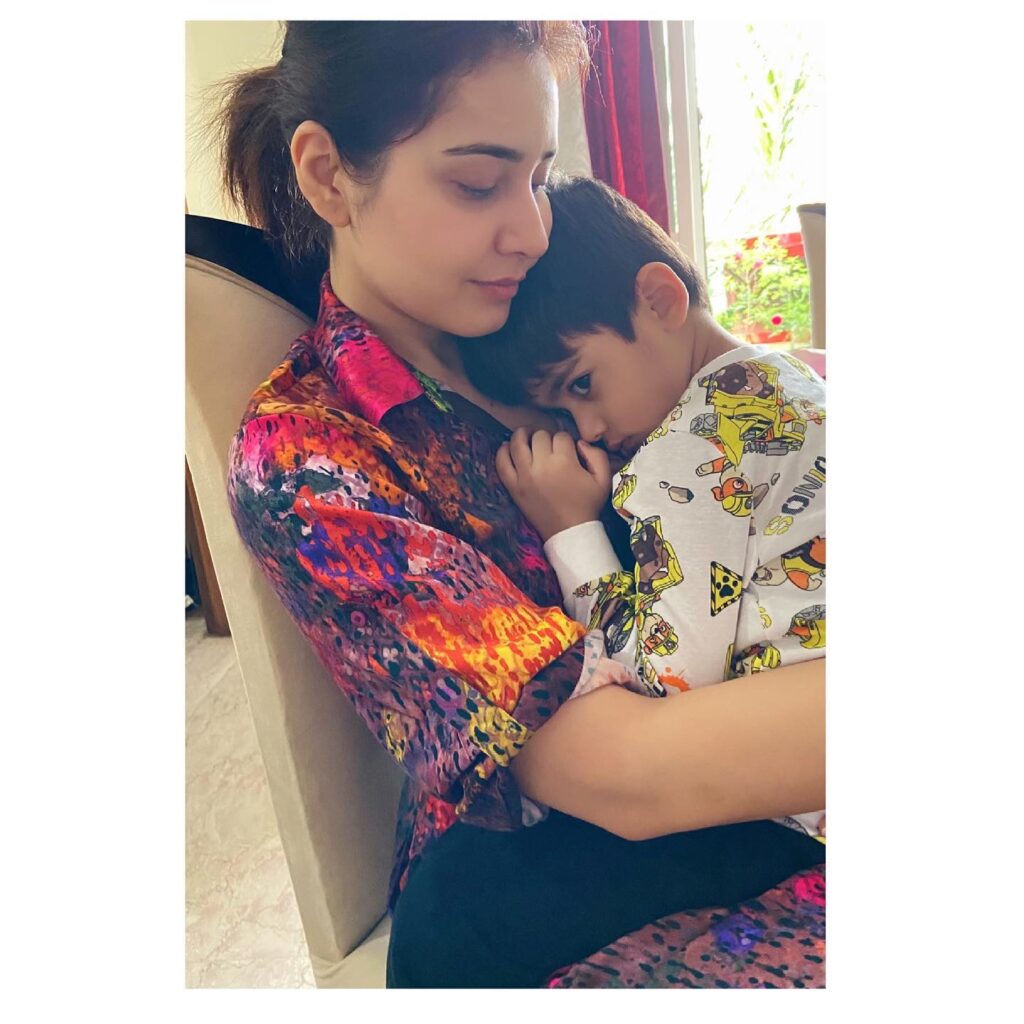 Raashi Khanna in multi color printed shirt with her nephew - tollywood actresses without makeup