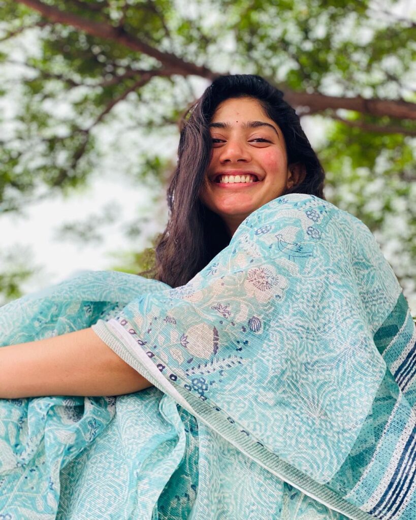 Sai Pallavi in blue and white printed suit posing for a no makeup selfie - actress without makeup tamil