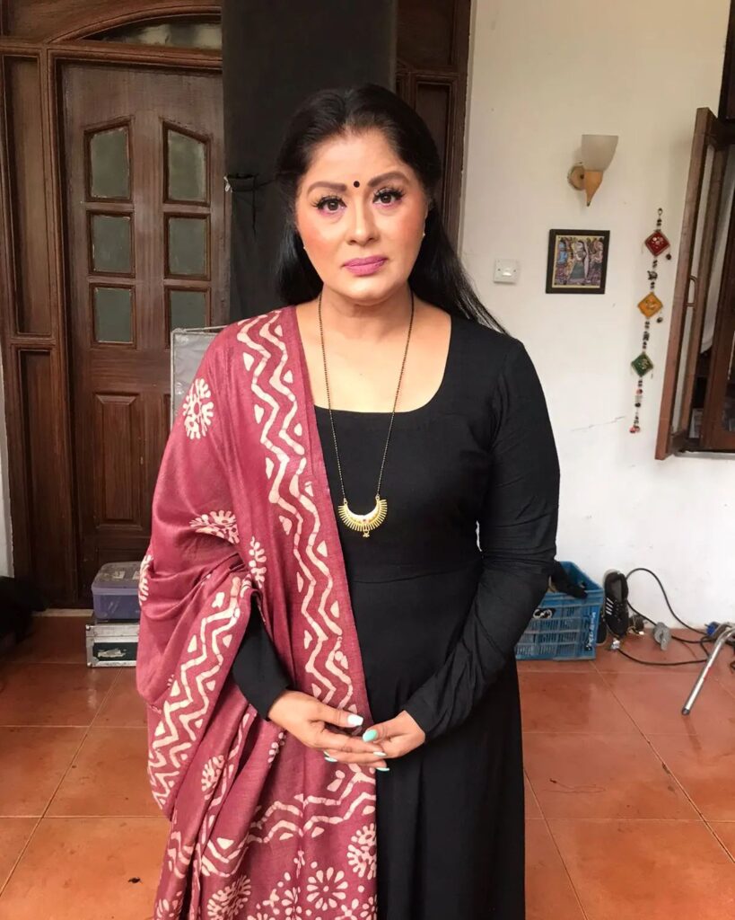Sudha Chandran in black suit with pink dupatta - indian celebrities having diabetes