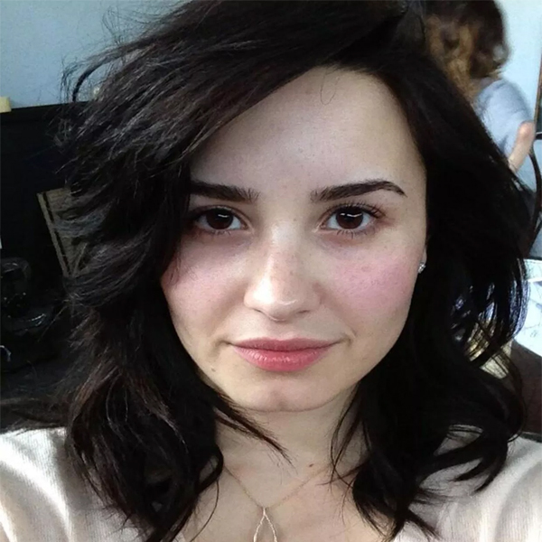 Demi Lovato taking a no makeup selfie - hollywood actresses without makeup 2022