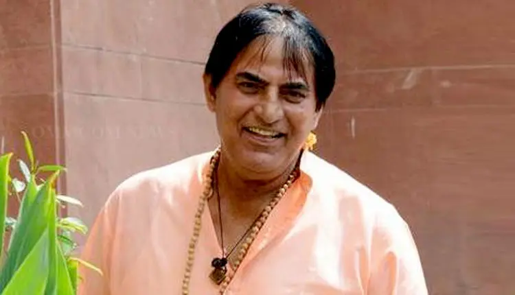 Pravin Kumar Sobti in light orange kurta - indian celebrities who died in 2022