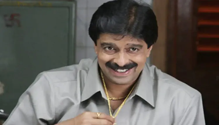 Smiling Pradeep Patwardhan in grey shirt - recent celebrity deaths 2022 list