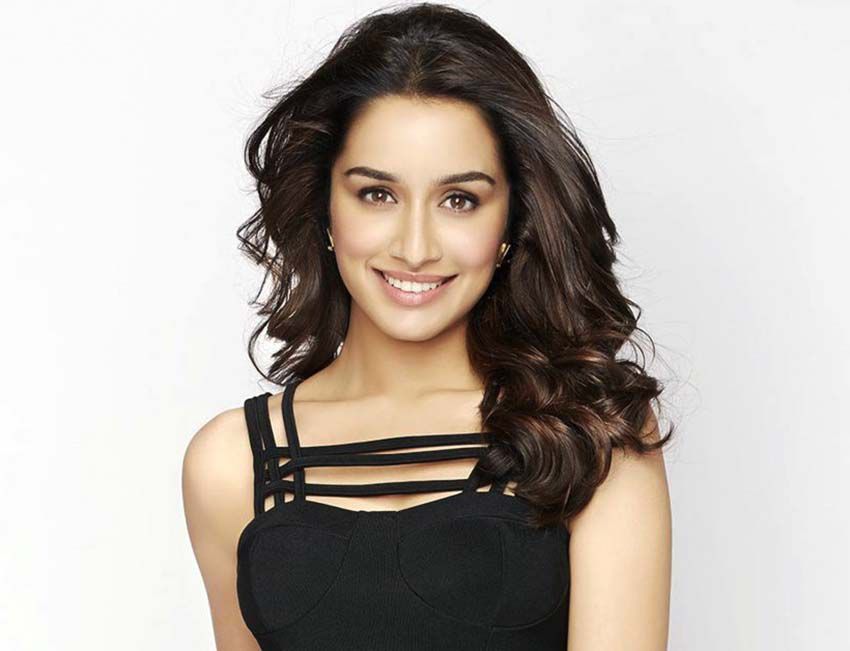 Shraddha Kapoor in black dress with open hair - bollywood actress latest hairstyles