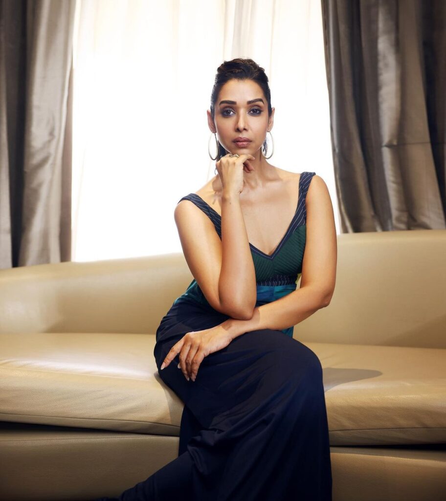 Anupriya Goenka in cut sleeves dress and high ponytail - bollywood actresses haircut 2022 