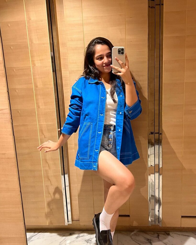 Ahsas Channa in denim shorts and blue shirt with white inner posing fir a selfie - bollywood actresses hairstyles 2022 