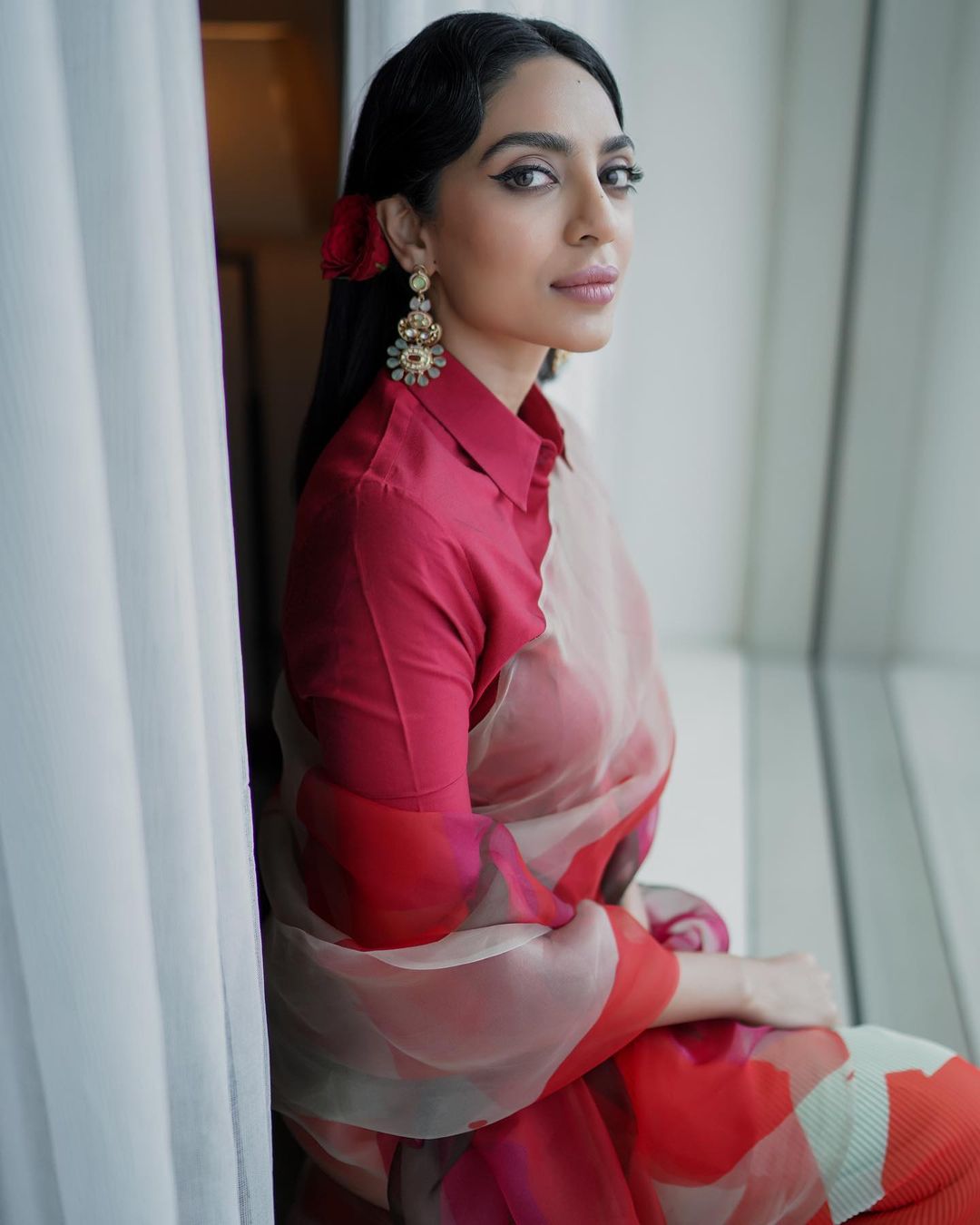 Sobhita Dhulipala in pink dress with white dupatta and drop earrings posing for camera - Most beautiful Indian Girls