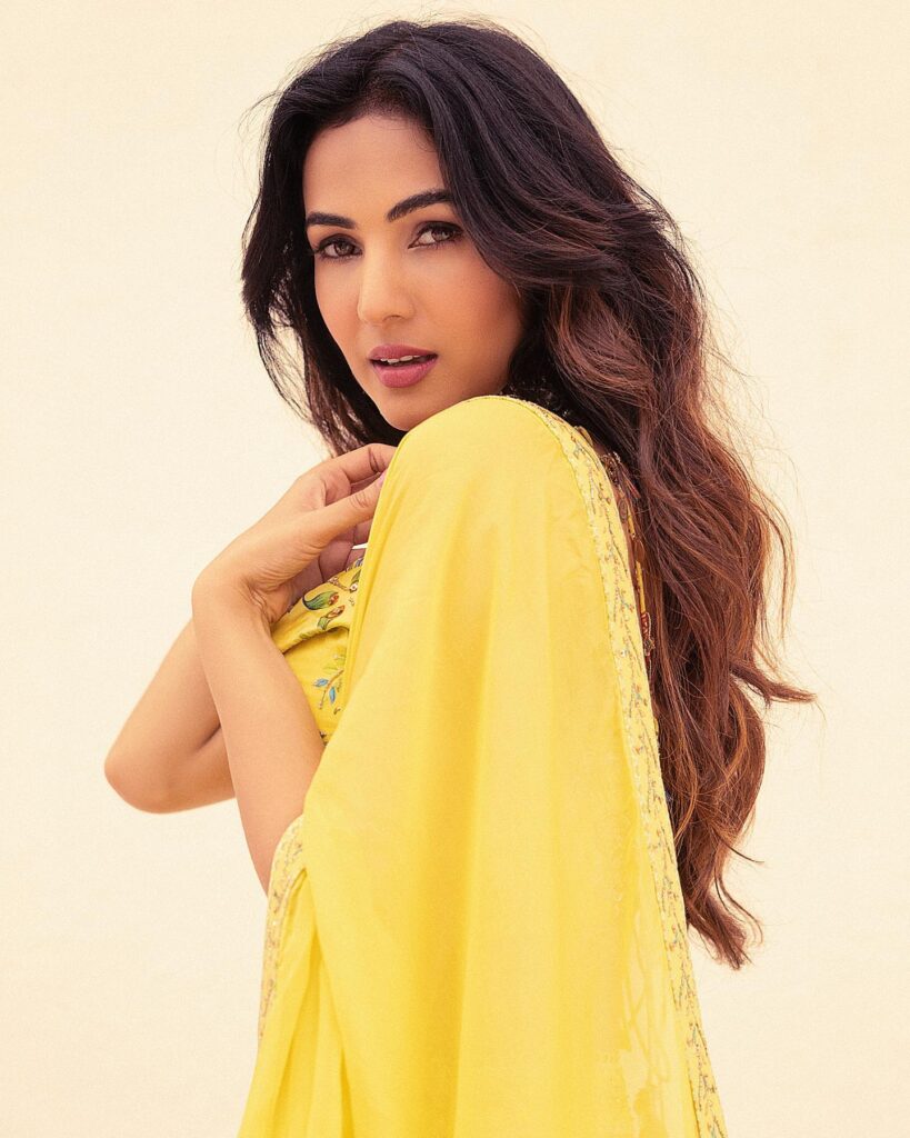 Sonal Chauhan  in yellow saree - Most beautiful Indian Girls in World