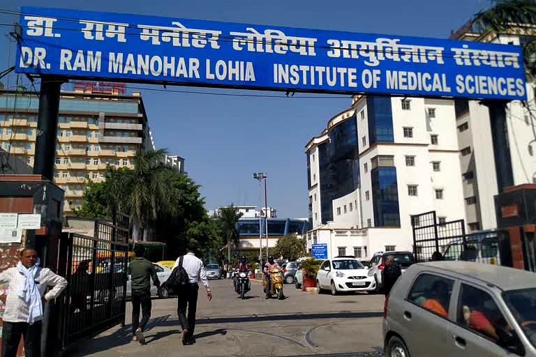 NDLS Ajmeri Gate Premium Car Parking Rates & Other Details - Local Hospitals, Clinic Area 4 RML Hospital Nearby Ajmeri Gate